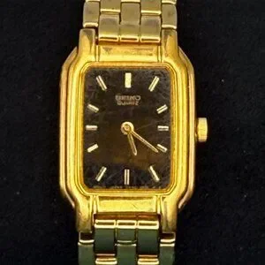 Vintage Seiko Rectangular Gold Black tones Petite Ladies Watch Working Seiko | Accessories | Vintage Seiko Rectangular Gold Black  main image 2